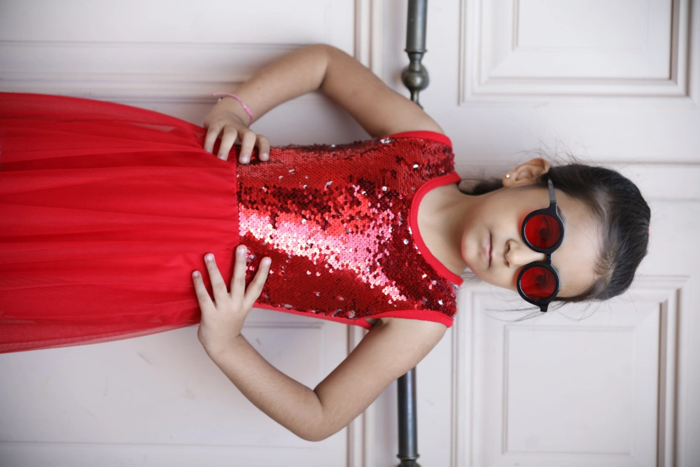 Çocuk Siyah Çerçeve Kımızı Cam UV400 Güneş Gözlüğü