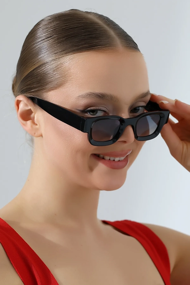 Kadın Dikdörtgen Siyah Güneş Gözlüğü WJ23-2 C2